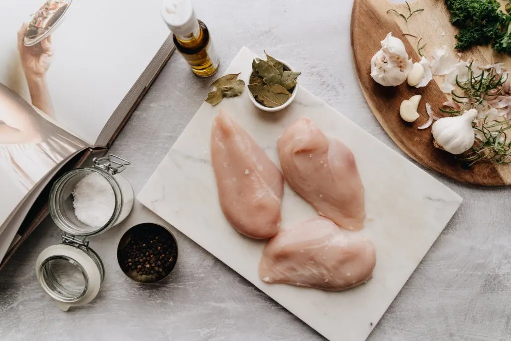 How to defrost chicken in microwave.