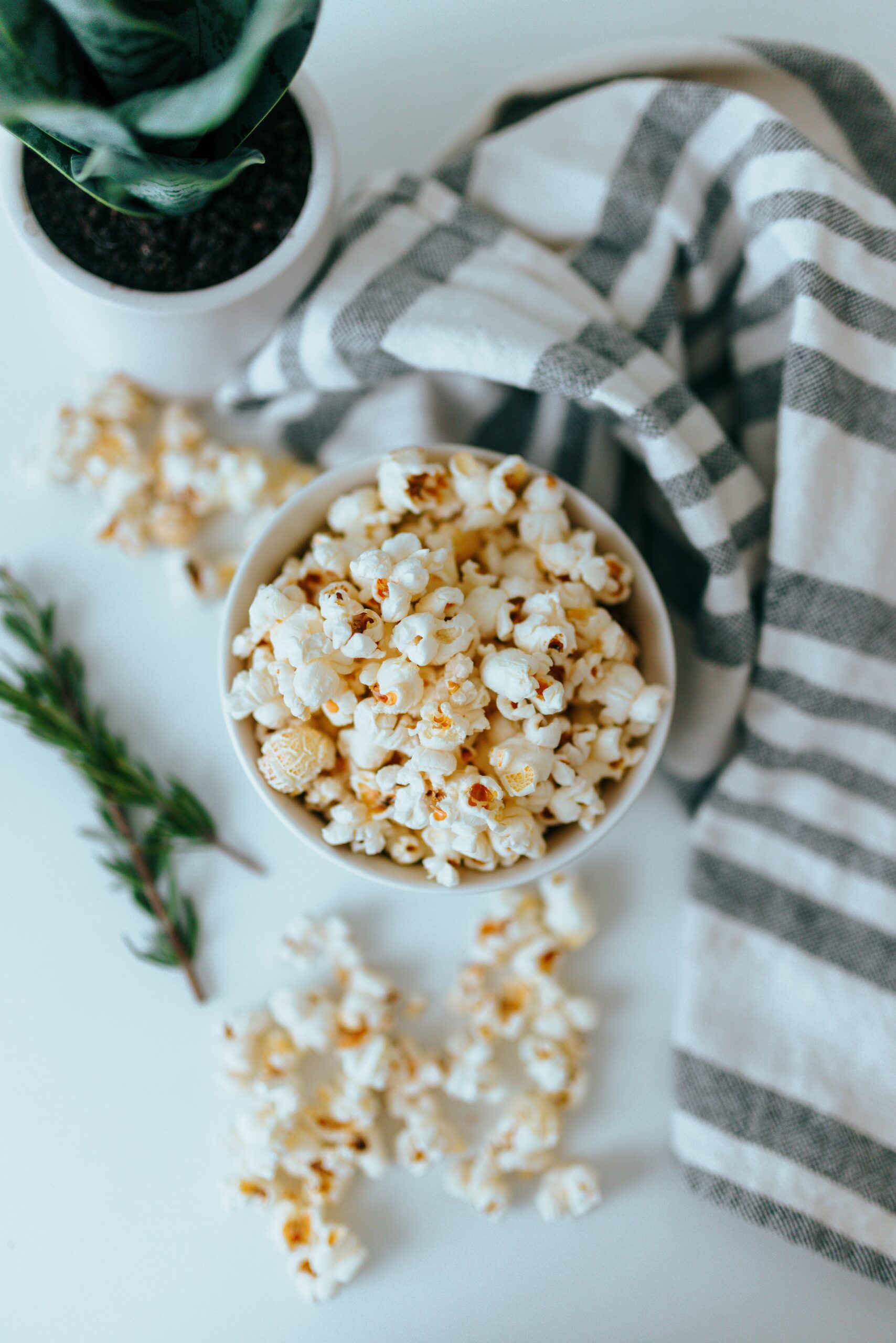 Never buy packaged popcorn again! 1 brown paper lunch bag + 1/3 cup bulk  corn kernels + normal microwave popcorn button = delicious snack! :  r/lifehacks
