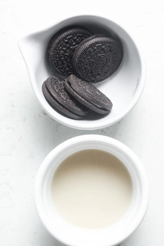 Ingredients for Oreo mug cake.