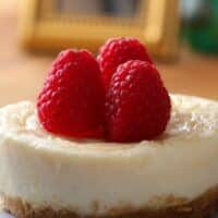 microwave cheesecake with raspberries on top